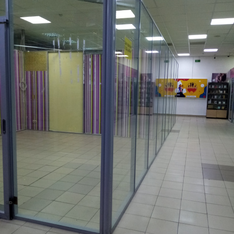 Фотография Сдаём ТОРГОВУЮ ПЛОЩАДЬ в тц от 4 уе за метр. Можно под услуги - фото 2