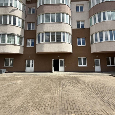 Фотография Продается административно-торговое помещение без отделки. Прекрасная локация - фото 1