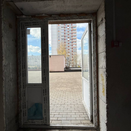 Фотография Продается административно-торговое помещение без отделки. Прекрасная локация. - фото 2