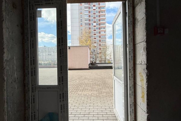 Продается административно-торговое помещение без отделки. Прекрасная локация. - фото 2