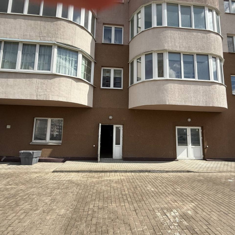 Фотография Продается административно-торговое помещение без отделки. Прекрасная локация. - фото 1