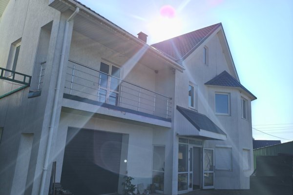 Коттедж со складскими помещениями  аг.Большевик - фото 1