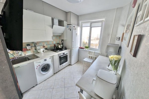 1-комнатная квартира по адресу Космонавтов ул., д. 37 - фото 1