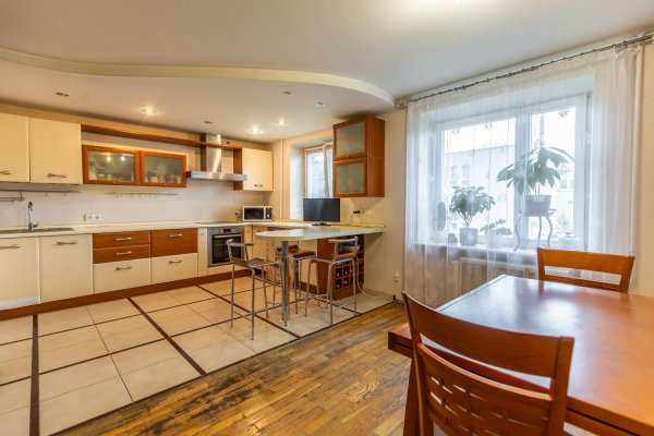 3-комнатная квартира по адресу Обойная ул., д. 4 к. 1 - фото 1