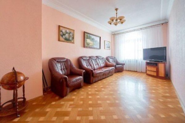 4-комнатная квартира по адресу Кирова ул., д. 3 - фото 1