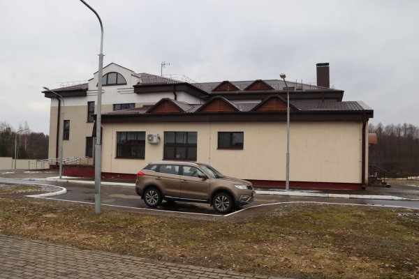 Продаётся здание базы отдыха с земельным участком в Логойском районе  - фото 1