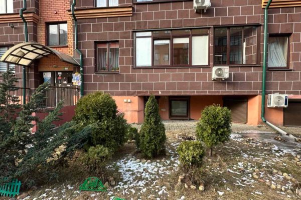 Продается Офис в цокольном этаже жилого дома квартала "Ясный бор". - фото 1