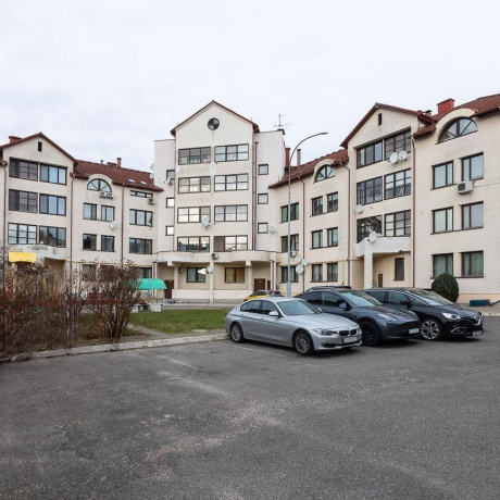 Фотография 4-комнатная квартира по адресу Парниковая ул., д. 32 - фото 1