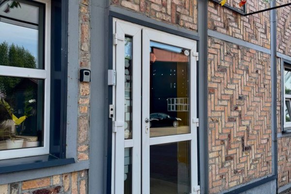 Сдаём в субаренду от 3 до 10 рабочих мест в стильном двухэтажном офисе в квартале K21 - фото 12