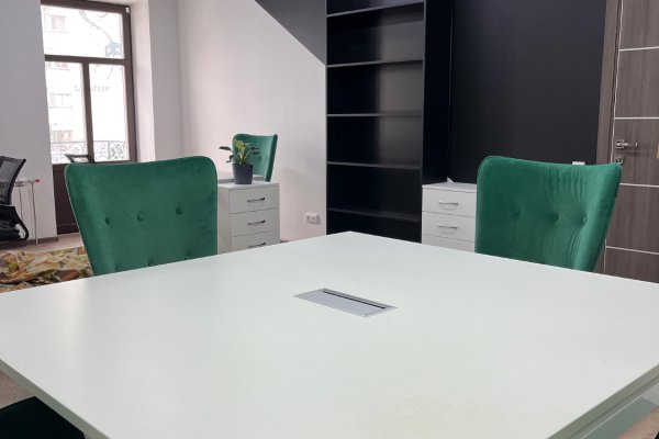 Оборудованные рабочие места для команды в центре Минска - фото 2