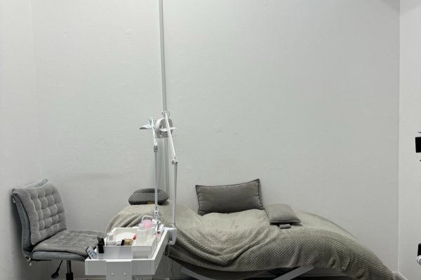 Помещение торговое 9м возле Комаровки Срочно - фото 2