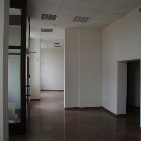 Фотография Сдам в аренду помещение с отдельным входом под торговлю, сферу услуг - фото 4