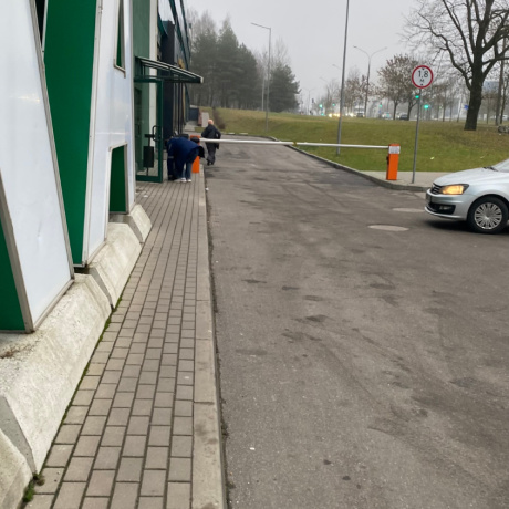 Фотография Сдается машино-место на первом этаже под присмотром охраны и камер - фото 2