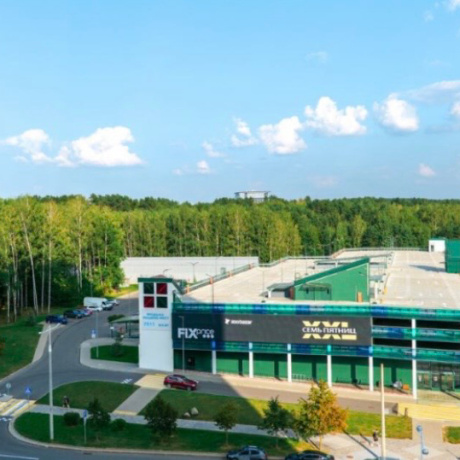 Фотография Сдается машино-место на первом этаже под присмотром охраны и камер - фото 1