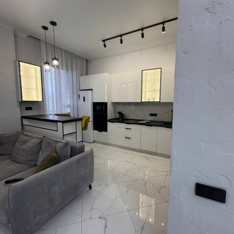 Фотография 2-комнатная квартира по адресу ПОБЕДИТЕЛЕЙ, 115 - фото 1