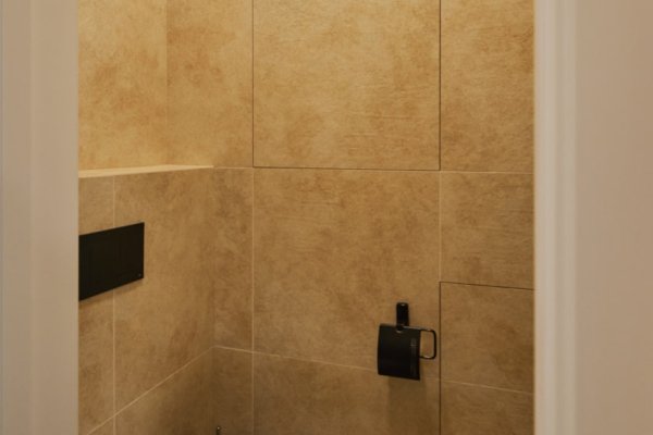 Продается торговое помещение по улице Аэродромная 16. Дизайнерский ремонт. Площадь 70.3 кв.м. Отдельный вход.  Хорошие подъездные пути  - фото 9