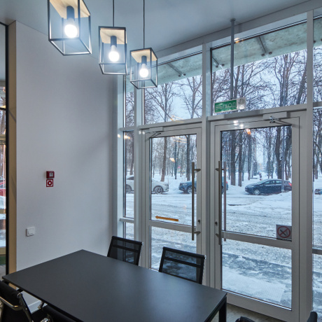 Фотография Продается торговое помещение по улице Аэродромная 16. Дизайнерский ремонт. Площадь 70.3 кв.м. Отдельный вход.  Хорошие подъездные пути  - фото 9