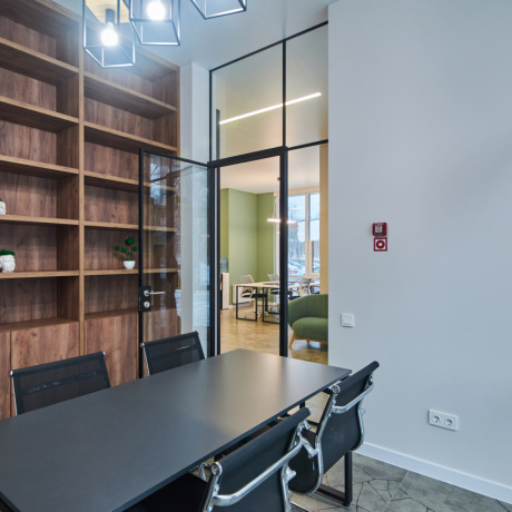 Фотография Продается торговое помещение по улице Аэродромная 16. Дизайнерский ремонт. Площадь 70.3 кв.м. Отдельный вход.  Хорошие подъездные пути  - фото 6