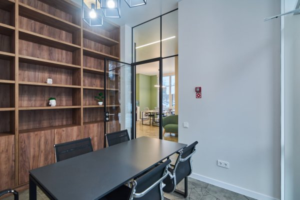 Продается торговое помещение по улице Аэродромная 16. Дизайнерский ремонт. Площадь 70.3 кв.м. Отдельный вход.  Хорошие подъездные пути  - фото 6