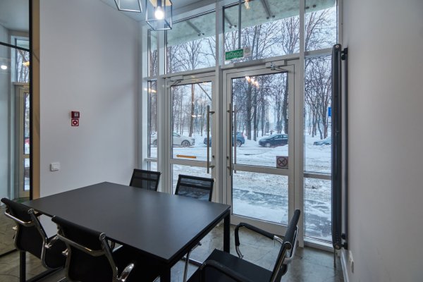 Продается торговое помещение по улице Аэродромная 16. Дизайнерский ремонт. Площадь 70.3 кв.м. Отдельный вход.  Хорошие подъездные пути  - фото 5