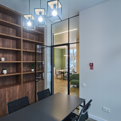 Фотография Продается торговое помещение по улице Аэродромная 16. Дизайнерский ремонт. Площадь 70.3 кв.м. Отдельный вход.  Хорошие подъездные пути  - фото 8