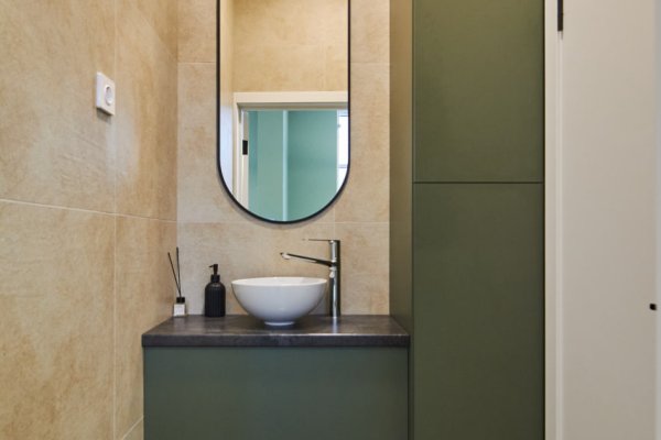 Продается торговое помещение по улице Аэродромная 16. Дизайнерский ремонт. Площадь 70.3 кв.м. Отдельный вход.  Хорошие подъездные пути  - фото 8