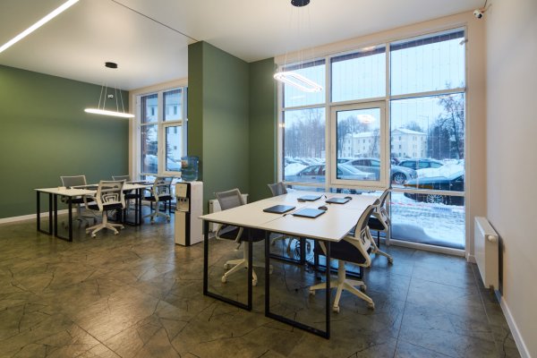 Продается торговое помещение по улице Аэродромная 16. Дизайнерский ремонт. Площадь 70.3 кв.м. Отдельный вход.  Хорошие подъездные пути  - фото 2