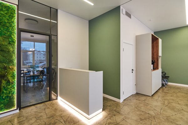 Продается торговое помещение по улице Аэродромная 16. Дизайнерский ремонт. Площадь 70.3 кв.м. Отдельный вход.  Хорошие подъездные пути  - фото 3