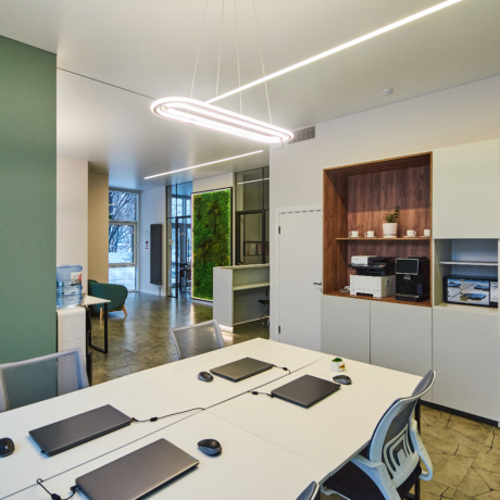 Фотография Продается торговое помещение по улице Аэродромная 16. Дизайнерский ремонт. Площадь 70.3 кв.м. Отдельный вход.  Хорошие подъездные пути  - фото 4