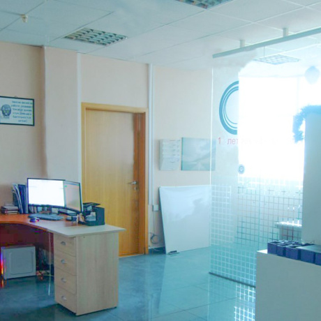 Фотография Сдается стильный меблированный офис в БЦ &laquo;Анкор&raquo; Партизанский 178. Два машиноместа включены в стоимость. - фото 6