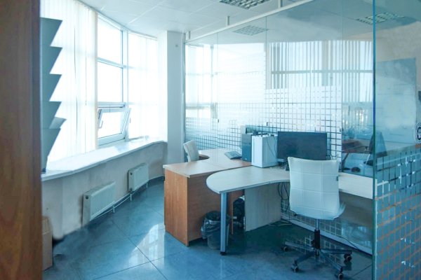 Сдается стильный меблированный офис в БЦ &laquo;Анкор&raquo; Партизанский 178. Два машиноместа включены в стоимость. - фото 7