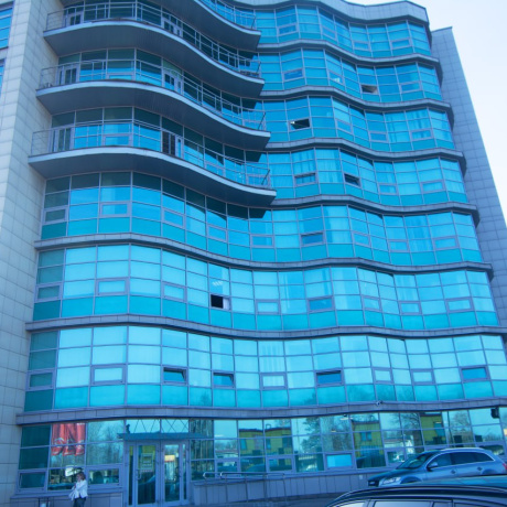 Фотография Сдается стильный меблированный офис в БЦ &laquo;Анкор&raquo; Партизанский 178. Два машиноместа включены в стоимость. - фото 1