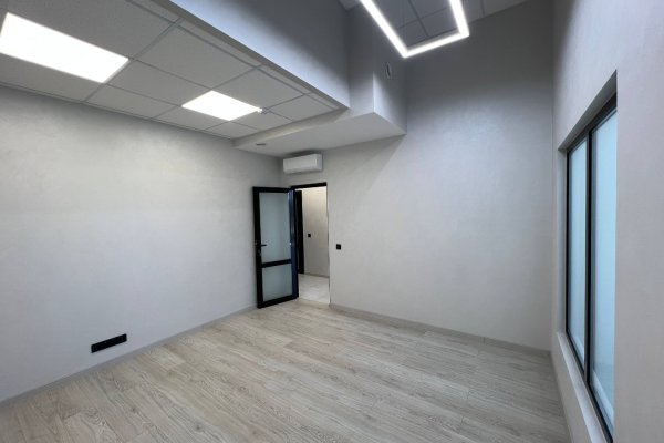 Продажа торговых помещений от 92,8 до 186,5 м&sup2; с ремонтом и отдельным входом - фото 14