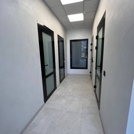 Фотография Продажа торговых помещений от 92,8 до 186,5 м&sup2; с ремонтом и отдельным входом - фото 16