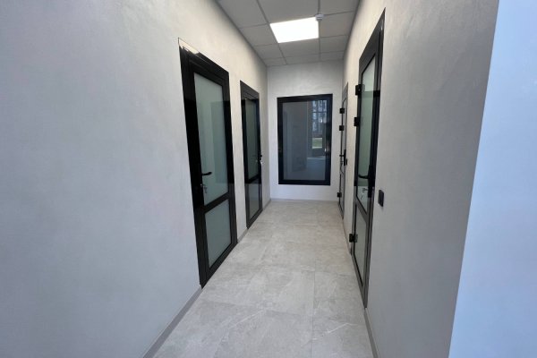 Продажа торговых помещений от 92,8 до 186,5 м&sup2; с ремонтом и отдельным входом - фото 16