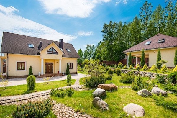 Сдается в аренду комфортабельный коттедж, 9 км от МКАД по Слуцкому направлению, д. Слобода - фото 1