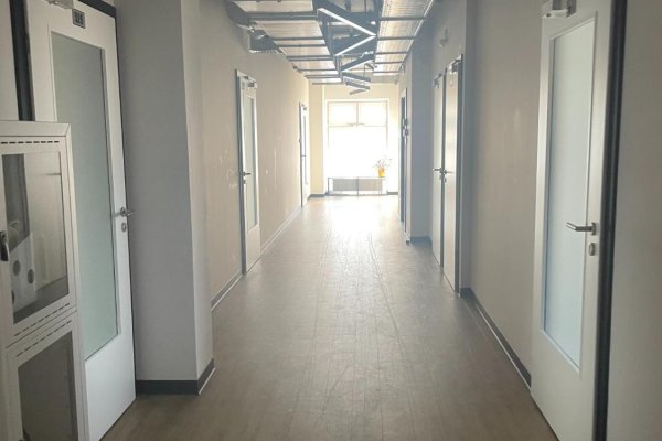 Аренда качественного офиса 300 кв.м возле м.Каменная Горка - фото 2