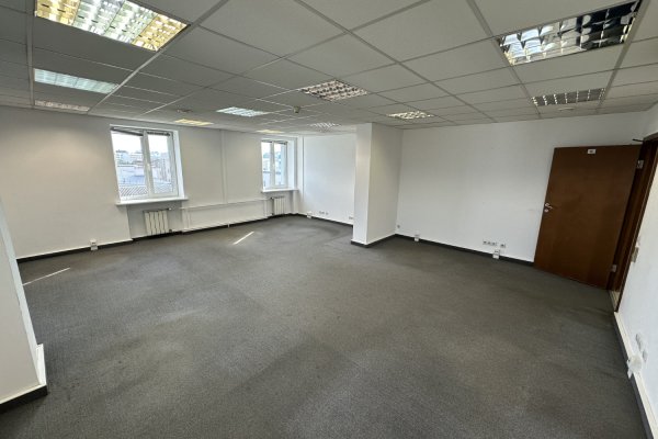  Офис 98,3 кв.м, разделен на три кабинета, в центре, метро - фото 5