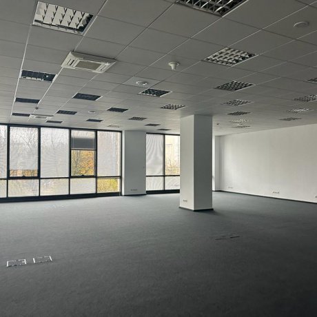 Фотография Офис 300 кв.м в самом центре города, 1 этаж с отдельным входом - 3