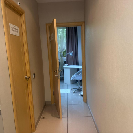 Фотография УНИКАЛЬНОЕ ПРЕДЛОЖЕНИЕ! Продажа помещения 200,7 кв.м в центре по сниженной цене! - фото 4