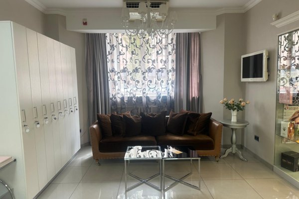 Продажа помещения 200,7 кв.м в центре - фото 1