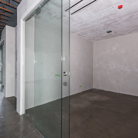 Фотография Аренда стильного лофт-офиса (174,5 м&sup2;) с двумя отдельными входами в БЦ &laquo;Ривьера Плаза&raquo; - фото 11