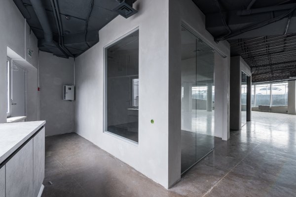Аренда стильного лофт-офиса (174,5 м&sup2;) с двумя отдельными входами в БЦ &laquo;Ривьера Плаза&raquo; - фото 9