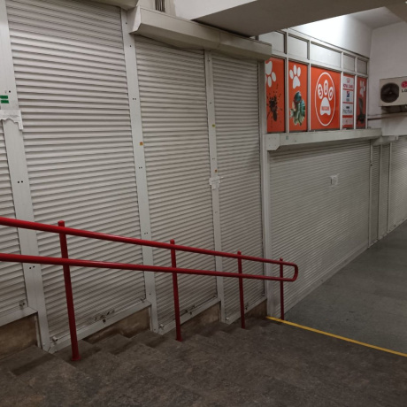 Фотография  Сдаются в аренду торговые помещения площадью 6,4; 6,5 и 20,1 кв.м на входной зоне станции метро `Партизанская`.Удобно для интернет-магазинов. - фото 1