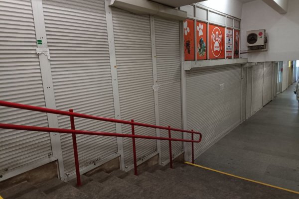  Сдаются в аренду торговые помещения площадью 6,4; 6,5 и 20,1 кв.м на входной зоне станции метро `Партизанская`.Удобно для интернет-магазинов. - фото 1