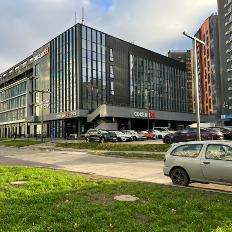 Фотография Торговые помещения в ТЦ 4 сезона  на продажу - фото 1