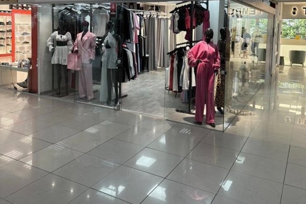 Продаётся торговое помещение 30,4 кв. метров в ТЦ Немига 3, в самом центре Минска, в пяти минутах от метро Немига. - фото 1