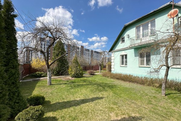 Дом с душой и большим участком в одном из лучших мест города - фото 2