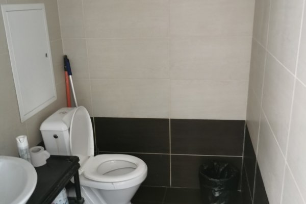 Хороший ремонт. Кондиционер, пол итальянская плитка.  - фото 2